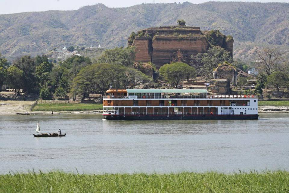 RV Paukan Myanmar vor der mingun-Pagode - Foto: Lernidee-Erlebnisreisen